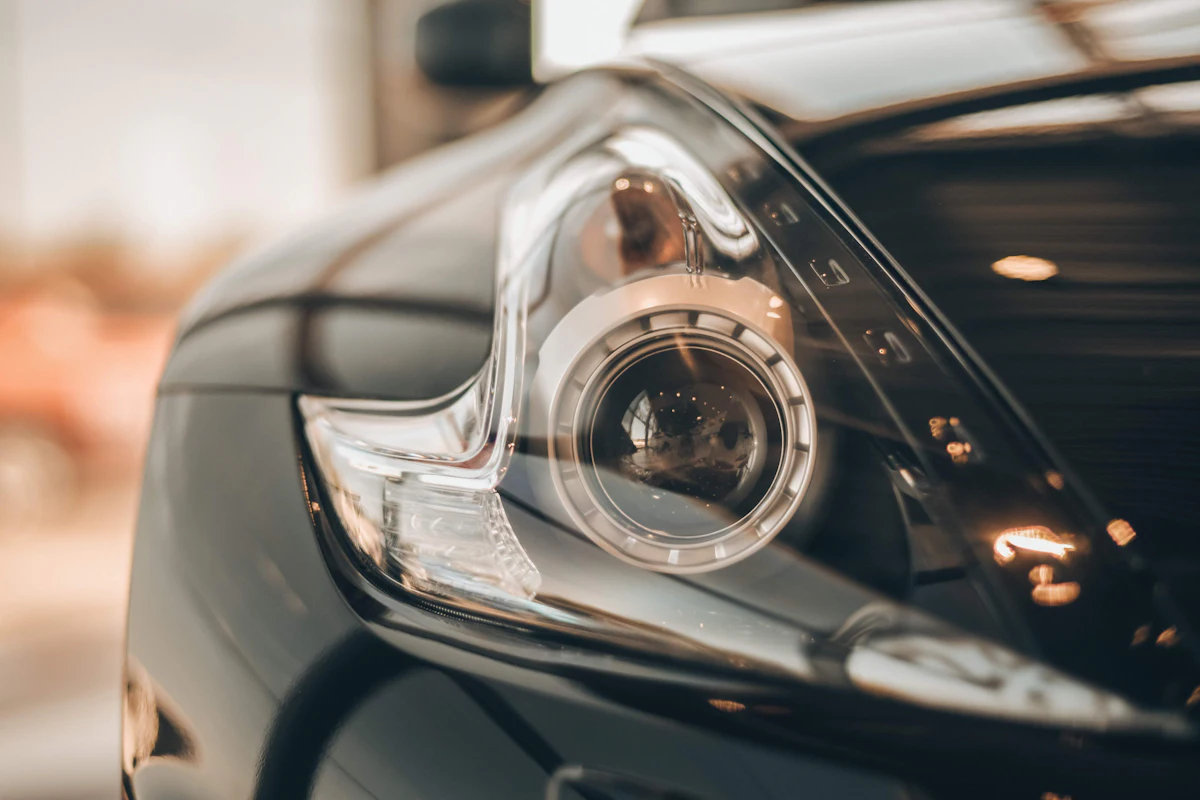 Óptica con proyector de un auto
